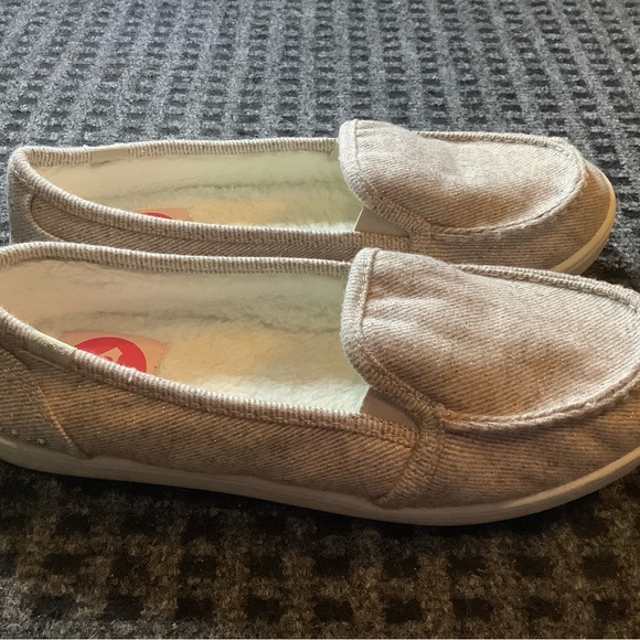 Roxy women’s gray ivory faux fur lined slip on sneakers flats 7.5 - Picture 5 of 7